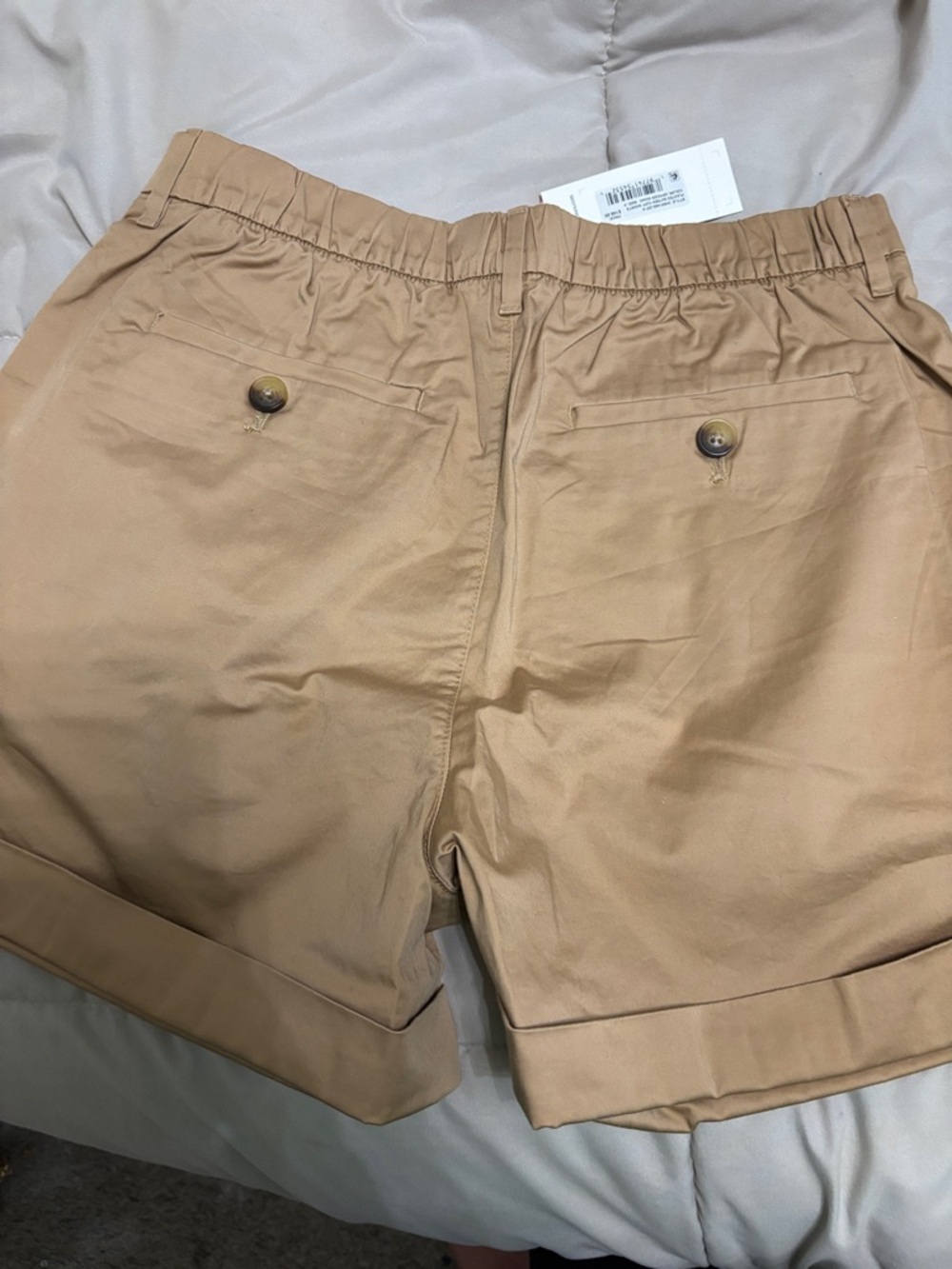 Women’s Vineyard Vines Tan Pleated High-Waist Shorts - Picture 2 of 5